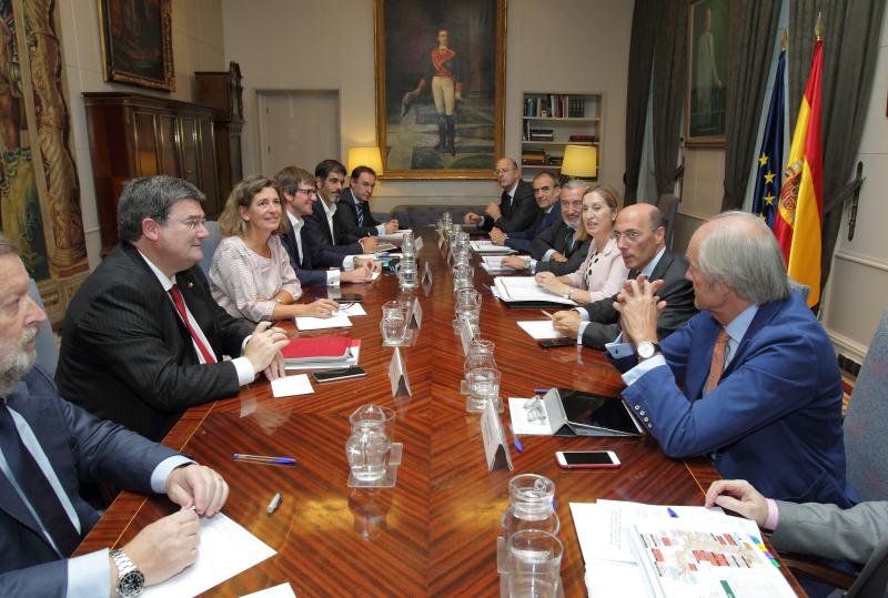 Carlos Urquijo en la reunión con la ministra de Fomento 